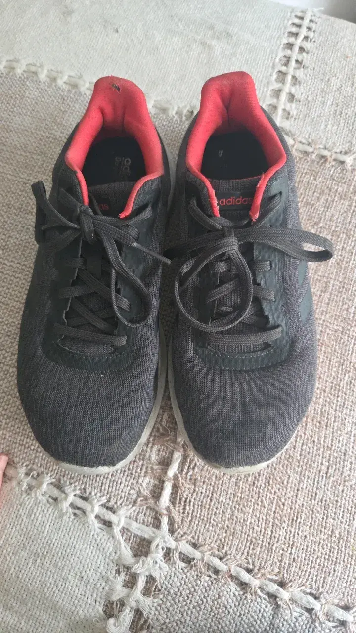 Zapatillas deportivas negras y rojas Adidas - 2