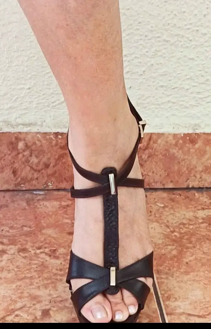 Sandalias de tacón alto negras para mujer