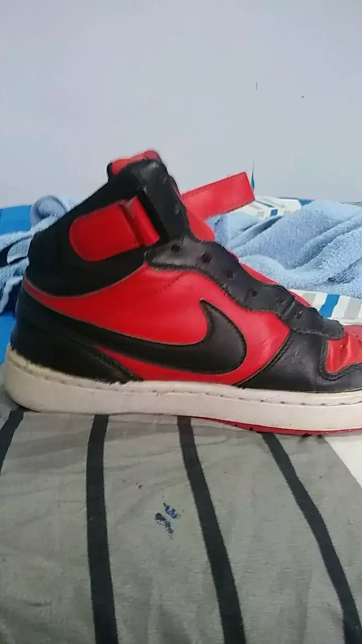 Zapatillas deportivas Nike rojas y negras - 2