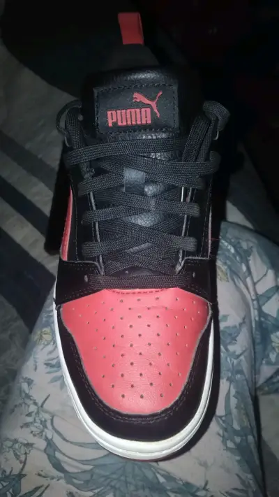 Zapatillas deportivas Puma negras y rojas - miniatura 3