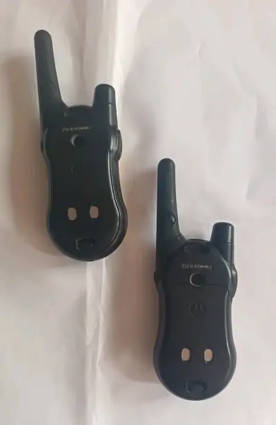 Walkie Talkies Motorola amarillos con pantalla - miniatura 2
