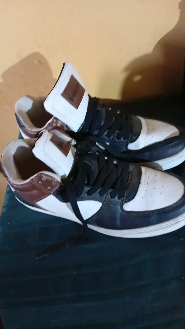 Zapatillas urbanas Bearcliff blancas y negras - 2