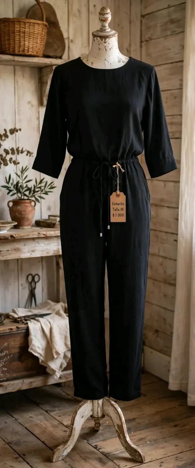 Enterito negro talla M con ajuste en cintura
