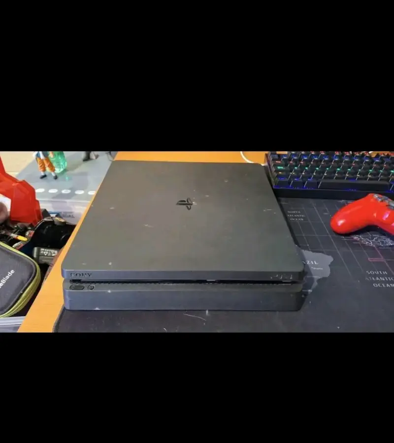 Consola PlayStation 4 con Control Rojo - 2