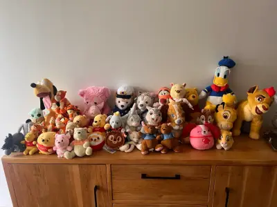 Colección de peluches de personajes Disney - miniatura 1