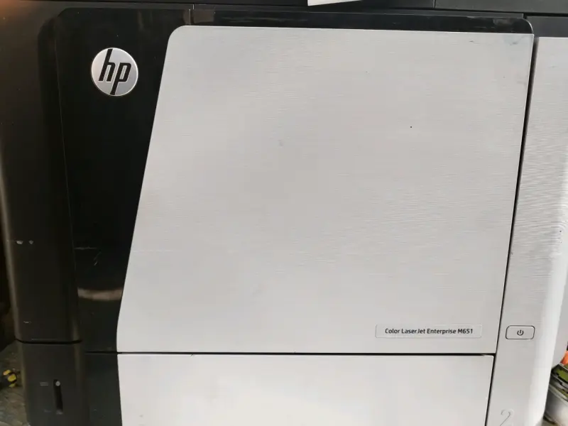 Impresora HP Color LaserJet Enterprise M651 en buen estado - 1