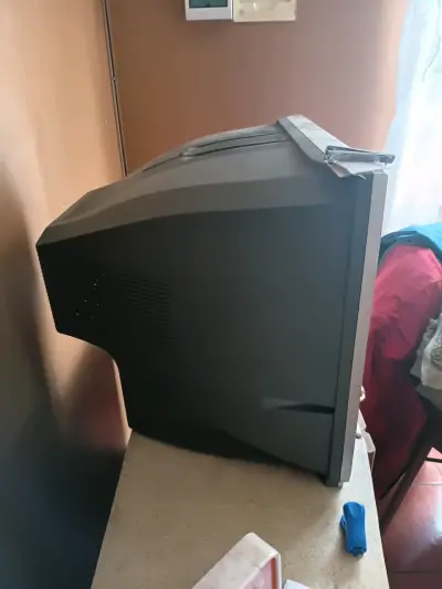 Televisor Panasonic CRT de 29 pulgadas - miniatura 2