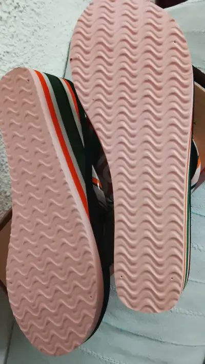 Sandalias flip-flop Runway negras con rayas - miniatura 3