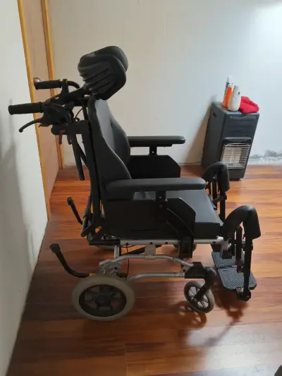 Silla de ruedas reclinable con reposacabezas ajustable - miniatura 2