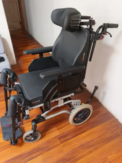 Silla de ruedas reclinable con reposacabezas ajustable - miniatura 3