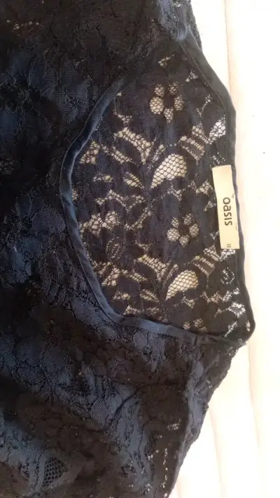 Blusa de encaje negra Oasis - miniatura 2
