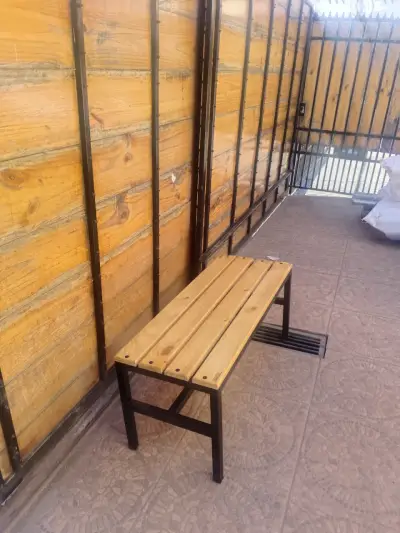 Banco de madera con estructura metálica para jardín - miniatura 3