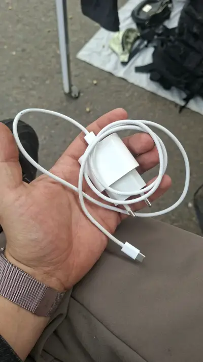 Cargador USB-C Apple 20W con cable original - miniatura 1