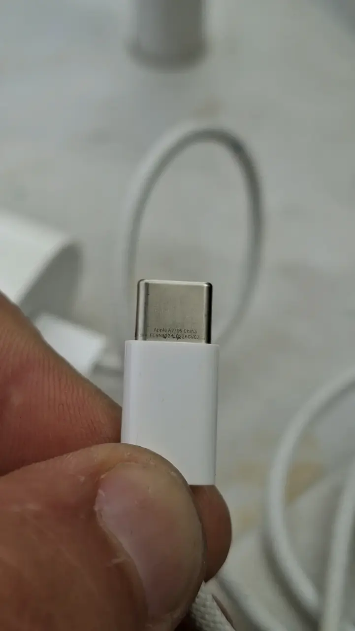 Cargador USB-C Apple 20W con cable original - 3