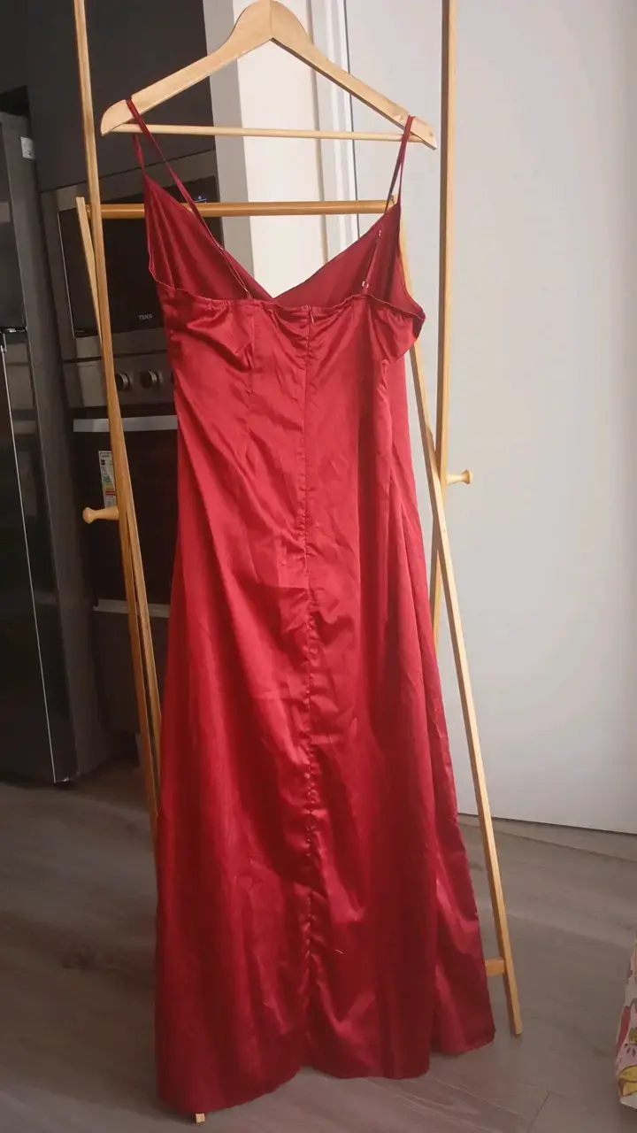 Vestido largo rojo y apertura en pierna - 2