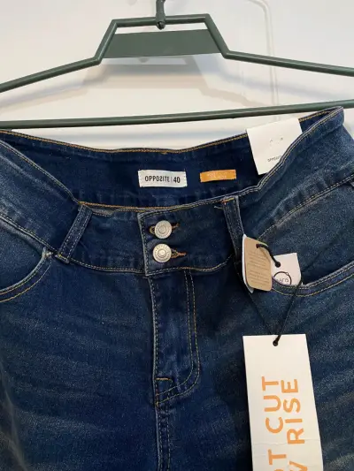 Jeans bootcut de tiro bajo Opposite talla 40 - miniatura 3