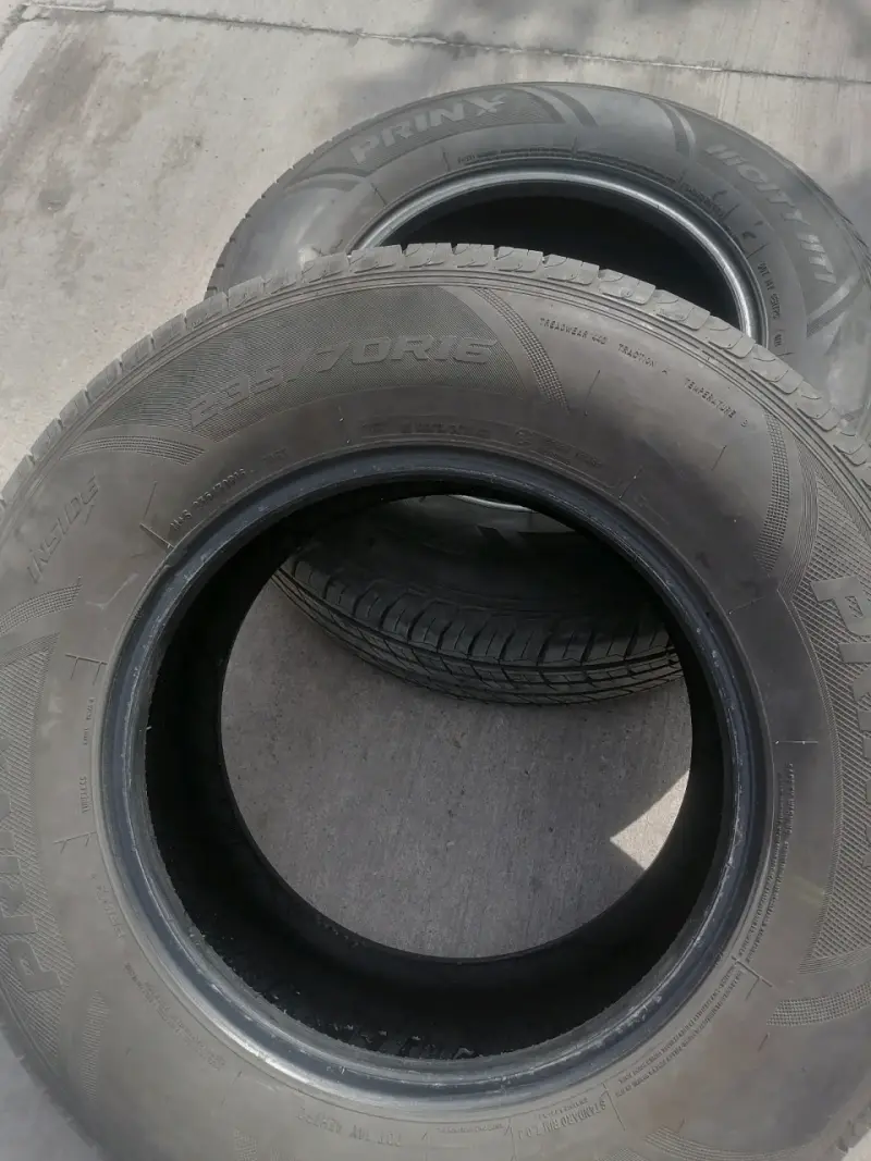 Neumáticos usados 235 70 R 16 - 2