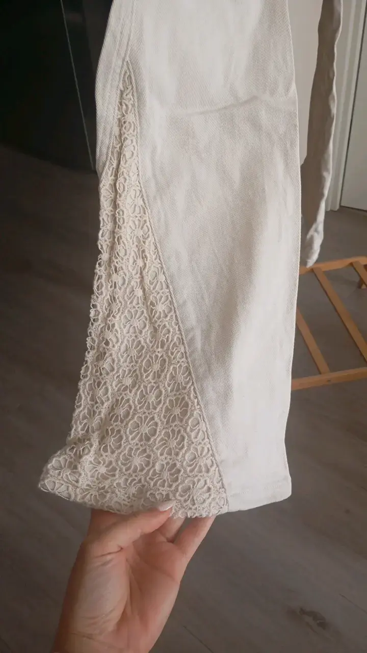 Jean Pantalón beige con encaje para mujer - 2