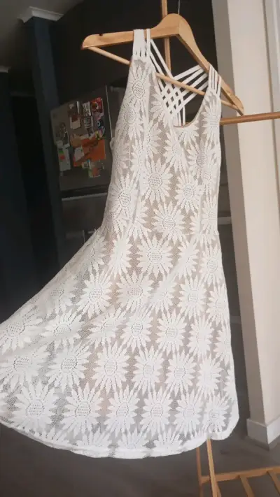 Vestido blanco de encaje floral para mujer - miniatura 1