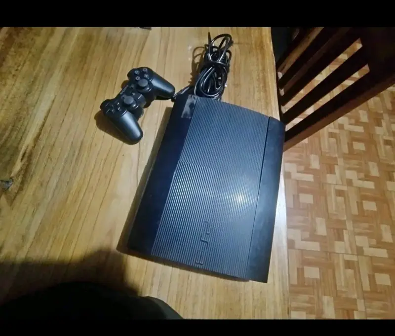 Consola PlayStation 3 500gb con 2 control y cables