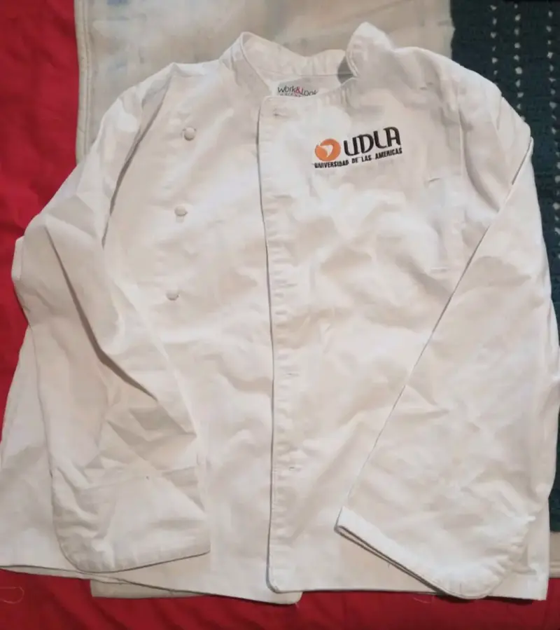 Uniforme de Chef UDLA Blanco con pantalón talla L - 1