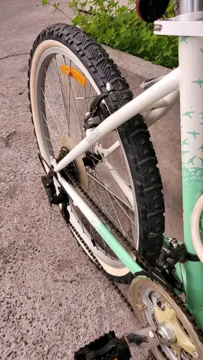 Bicicleta infantil blanca con canasto - miniatura 1
