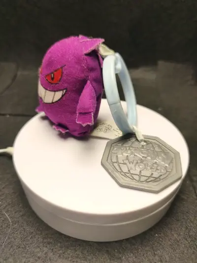 Llavero de peluche Gengar Pokémon morado - miniatura 3