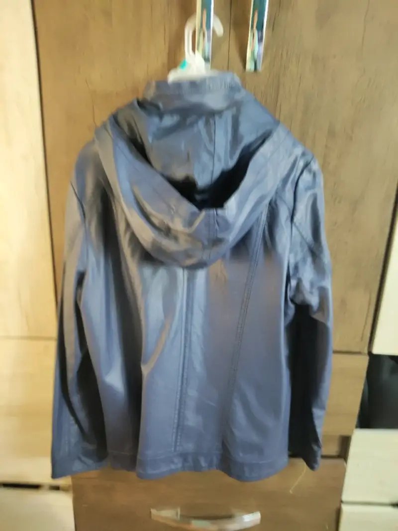 Chaqueta azul con capucha para mujer
