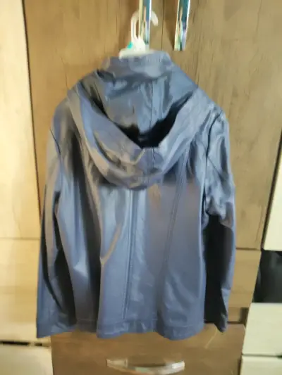Chaqueta azul con capucha para mujer - miniatura 1