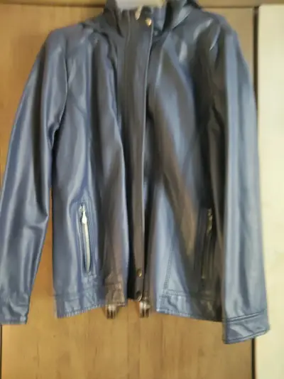 Chaqueta azul con capucha para mujer - miniatura 2
