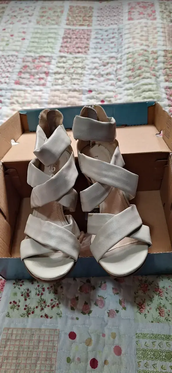 Sandalias de tacón alto beige para mujer - 2