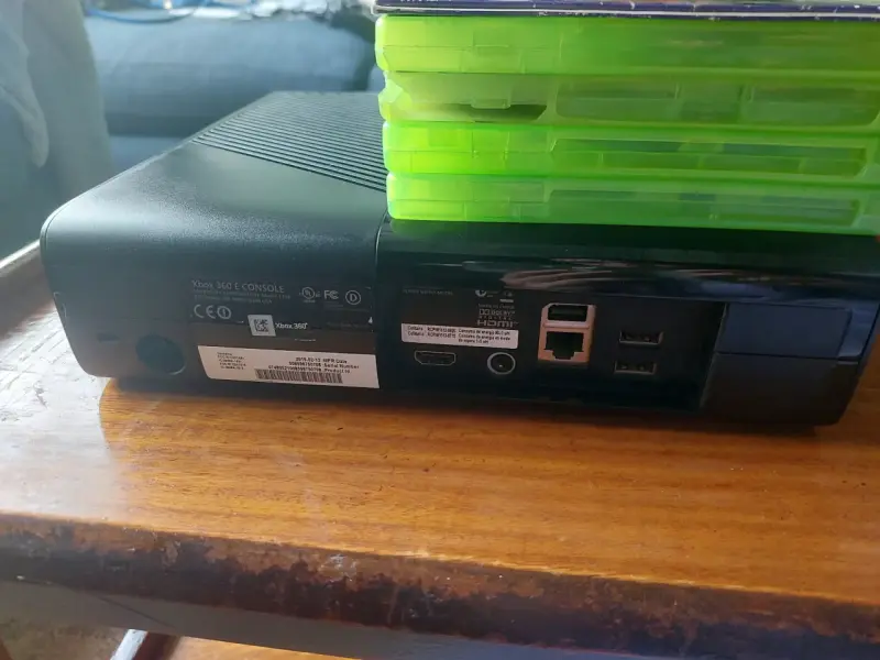 Consola Xbox 360 con Kinect y juegos - 3