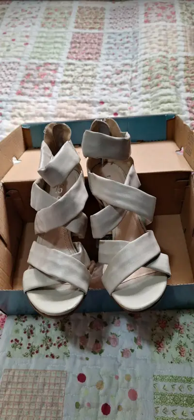 Sandalias de tacón alto color beige - miniatura 1