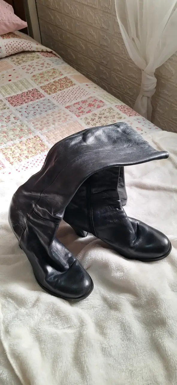 Botas de cuero negras con tacón alto - 2