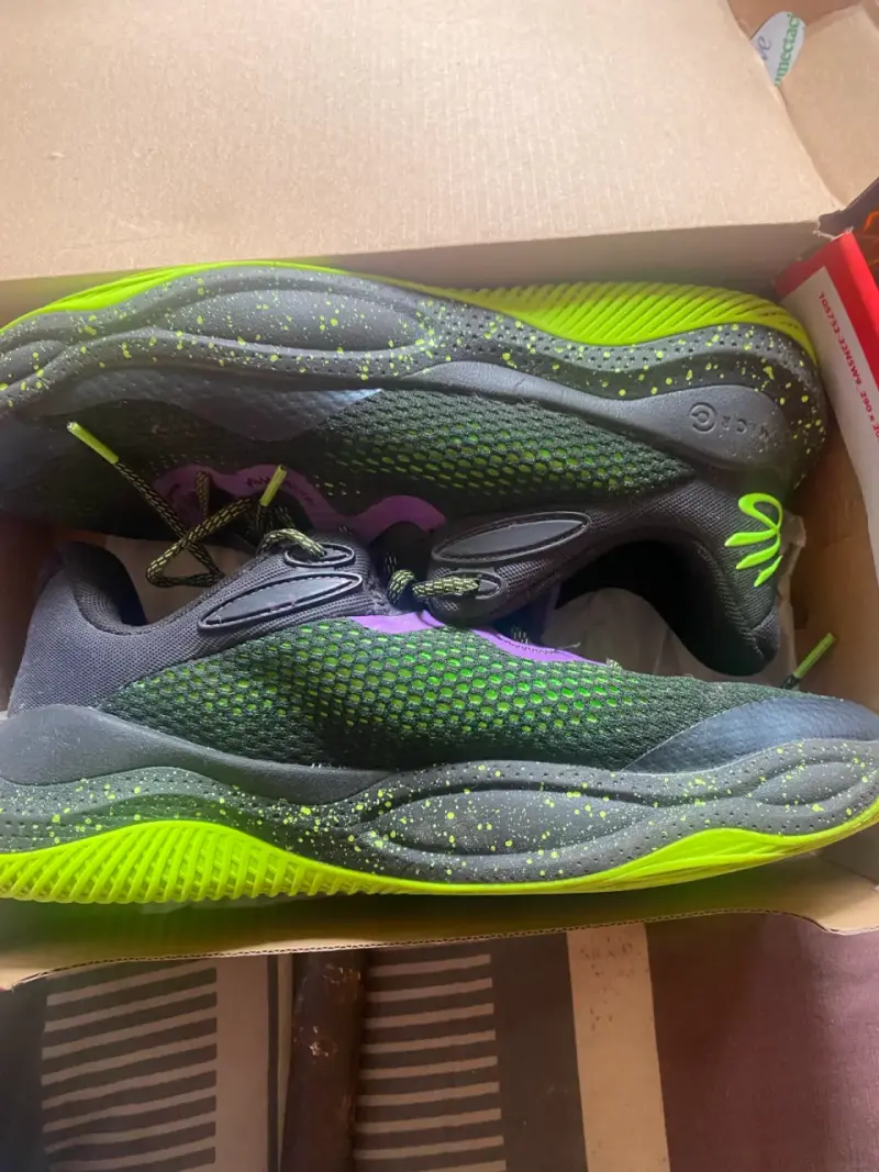 Zapatillas deportivas negras y verdes para hombre