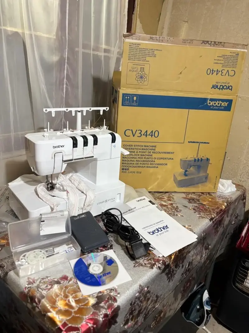 Máquina Collaretera Brother CV3440 con Accesorios - 1
