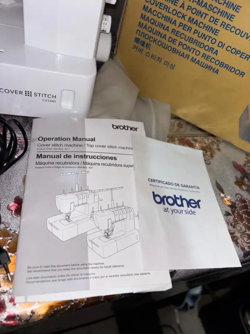 Máquina Collaretera Brother CV3440 con Accesorios - 2