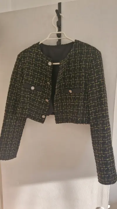 Conjunto de falda y chaqueta de negro y amari - miniatura 2