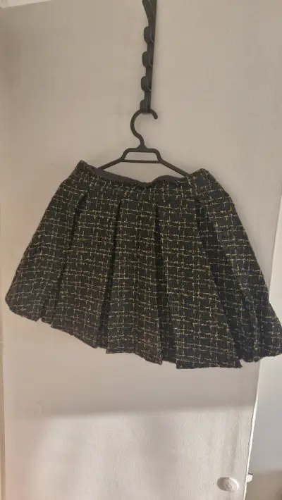 Conjunto de falda y chaqueta de negro y amari - miniatura 3