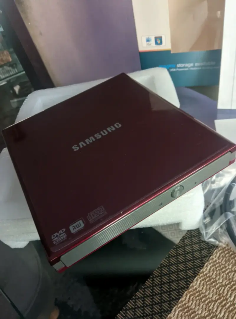 Grabador de DVD Externo Samsung Slim Burdeo SES084 - 1