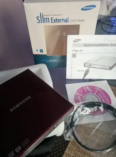 Grabador de DVD Externo Samsung Slim Burdeo SES084 - miniatura 4
