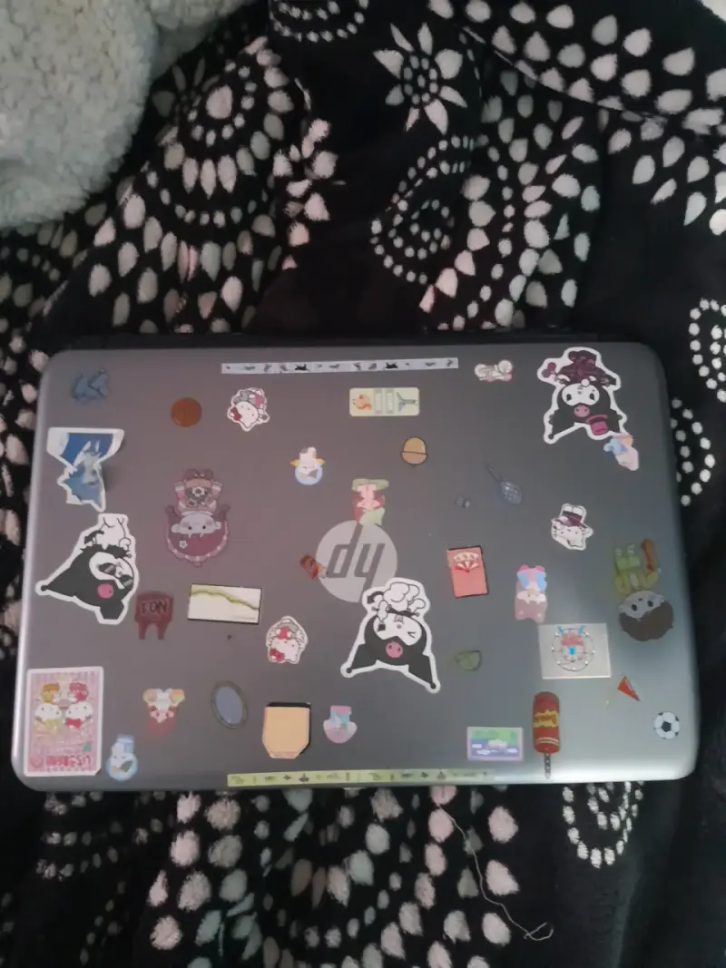 Laptop HP con Intel Core i5 y NVIDIA GeForce - 1