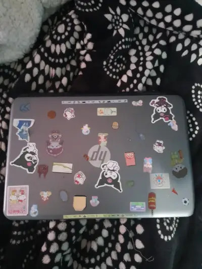 Laptop HP con Intel Core i5 y NVIDIA GeForce - miniatura 1