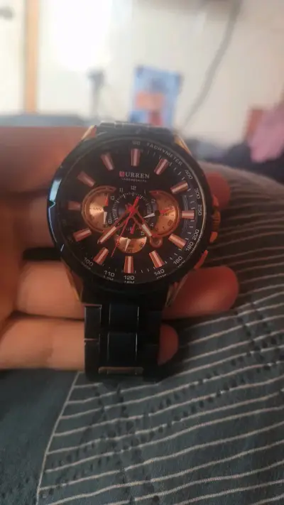 Reloj Curren cronógrafo negro y dorado - miniatura 1
