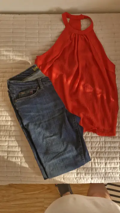 Blusa sin mangas roja para mujer - miniatura 2