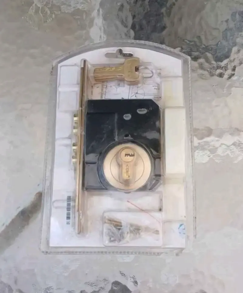 Cerrojo de seguridad Odis con llave - 1