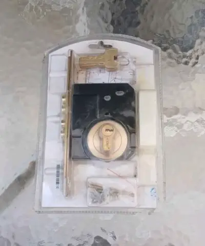 Cerrojo de seguridad Odis con llave - miniatura 1