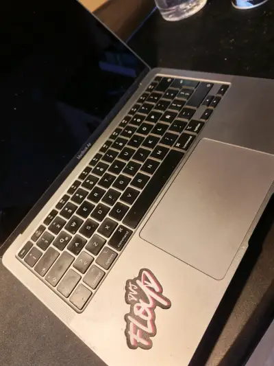 MacBook Air usado en buen estado - miniatura 1