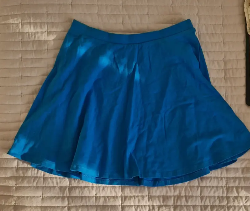 Falda azul corta para mujer