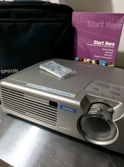 Proyector Epson PowerLite 53C con control remoto - miniatura 1